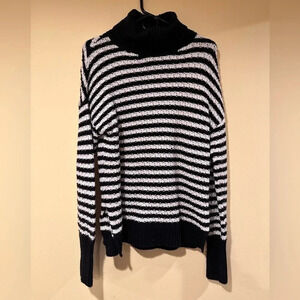 NWOT GAP- black and white stripped turtleneck sweater